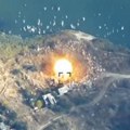 Gori časov jar: Ruska armija sipa bombama (video)