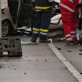 Saobraćajka na auto-putu kod Umčara: Prednji deo vozila skroz uništen, delovi rasuti po putu (video)