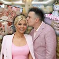 "Došla je na svet mesec i po dana ranije, ona je naš borac!" Danijela Karić nikad emotivnija, a izgleda kao barbika…