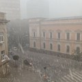 U pojedinim delovima Srbije grad i jak olujni vetar