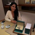 Sad će sve starlete da puknu od muke! Tijana Ajfon našla dečka koji troši bogatstvo na nju: Kupio dva kučeta, 1001 ružu, a tek…