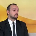 Politikolog Stojanović: Slanje aviona sa Vučićevim pristalicama u Tivat - cirkus i bolest tinejdžerskih godina