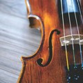 Violinista iz Srbije izvodi himnu BiH na utakmici u Torontu
