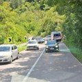 Težak udes na Ibarskoj magistrali: Sudarila se dva automobila, ima povređenih, put blokiran (foto)