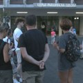 Protest u novosadskoj Gimnaziji "Jovan Jovanović Zmaj": Učenici, roditelji i profesori traže odgovore zbog otkaza
