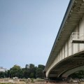 Nepoznata lica uništila deo skejt parka ispod Brankovog mosta i izazvala požar