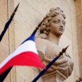 Притисак на француске обвезнице расте, разлика у приносима највећа у последњих 15 година