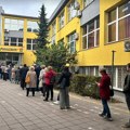 Szerbiai választások: A választópolgárok az urnákhoz járulnak