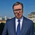 "Zajedno i ujedinjeni pobedićemo sve izazove": Vučić poslao poruku sa terase Predsedništva