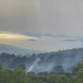 Turisti u hrvatskom primorju opet na mukama: Ponovo se aktivirao požar u Šibensko-kninskoj županiji, kanaderi na terenu…