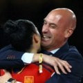 Predsednik španske fudbalske federacije se izvinio zbog neželjenog poljupca