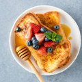 Slastan doručak koji jača imunitet: Slatke prženice sa medom su odlične za ovo vreme