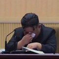 Ovo se ne viđa svaki dan: Kim DŽong Un ronio suze kao malo dete (video)