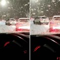 Sneg pravi haos po Srbiji! Saobraćaj blokiran u Zlatiborskom okrugu, stvaraju se velike kolone (video)