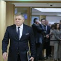 Vučič i Orban idu kod ranjenog premijera Slovačke! Fic završio u bolnici nakon atentata