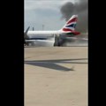 Vatra guta avion: Drama na londonskom aerodromu: Zapalile se pokretne stepenice, gusti dim se širi nebom (video)