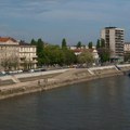“Katastrofa, duša me boli na šta liči Novi Sad”: U centru grada se pojavio bazen koji niko nije želeo ni tražio