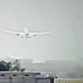 Novi snimak pada aviona u indiji: Naglo izgubio visinu, udario o tlo, pa strahovito eksplodirao! (video, foto)