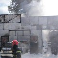 "Uveo je auto koji se pušio, u trenutku je sve izgorelo": Detalji ogromnog požara u Borči, oglasio se vlasnik automehaničarske…