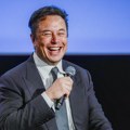 Ilon Mask prokomenatrisao pad pola interneta: “X radi”