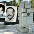 Preminula i supruga Pavla Vuisića, a na poslednjem ispraćaju skoro nikoga nije bilo: Porodična grobnica legendarnog glumca…