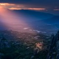 Лепши залазак сунца нећете видети! Метеора су манастири између неба и земље који одузимају дах.