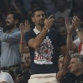 Novak pokazao tri prsta direktno u kameru: Snimak se proširio Srbijom, sada reagovala i Monika Seleš FOTO