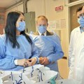 U niškom porodilištu više porođaja i beba nego prošle godine: Ministarka uručila 50 poklon-paketa