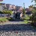 Sporni kabl prepreka za građane, ali ne i za mehanizaciju: Policija intervenisala u Ulici Tase Markovića Solunca (VIDEO)
