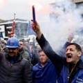 „Naši zahtevi su minimalni“: Zenički rudari ispred zgrade vlade, protesti počeli himnom BiH
