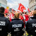 Berlinska policija zaustavila marš turskih navijača zbog simbola Sivih vukova
