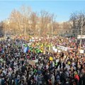 Protest prosvetnih radnika ispred Ministarstva prosvete, studenti i đaci iz više gradova peške idu za Niš...