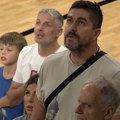 Grmi "Bože pravde" u finalu EP, a u kadru Darko Miličić...