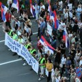 Žestoka tuča „mirnih“ protiv „dostojanstvenih“ ćacija u Novom Sadu: Policajci mirno gledali, tužilaštvo i dalje ne reaguje…