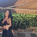 Prodaje intimne slike na sajtu za odrasle, a sad otkrivena cena: "Gledajte je golu za 1.300 dinara"