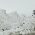 Vatrogasci 7 sati pokušavali da izbave zarobljene stočare iz snega! Smetovi dostigli metar i po: "Nije se javljao porodici dva…