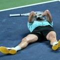 Rinderkneš savladao Medvedeva za finale Šangaja: Rođaci jedan na drugog u borbi za titulu