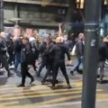 KRIK: Pristalice SNS napale Nemanju Šarovića (VIDEO)