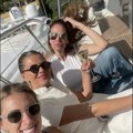 (Foto) Slavlje se nastavilo na jahti od 10 miliona: Melina nazdravlja šampanjcem, a pored nje dve drugarice: Mlada i dalje u…