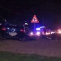 Prvi snimak horora u Bogatiću: Školski drugovi poginuli u direktnom sudaru, delovi vozila svuda po putu (video)