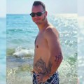 Tetovaža Hrama preko pola stomaka: Aleksa Balašević sa porodicom odmara na primorju, Đoletova unuka naučila da pliva…