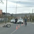 (Foto) Biciklista teško povređen u saobraćajnoj nezgodi u Kragujevcu