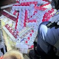 Akcija policije na graničnom prelazi Batrovci: Uhapšeni vozači autobusa, krijumčarili više od 3.000 paklica cigareta