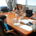 Upoznavanje zanimanja ljudi: Predškolci iz Dragosinjaca posetili gradonačelnika Kraljeva