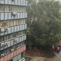 Nevreme se sručilo na Beograd Ulice pod vodom, automobili se jedva probijaju (foto/video)