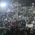 AP: Desetine hiljada demonstranata održalo bučan skup ispred RTS-a