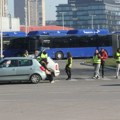 Odblokiran pogon GSP, tramvaji i autobusi na ukupno 25 linija počeli da saobraćaju: Blokada trajala devet sati (foto, video)