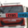 VIDEO Vatra guta vozilo: Zapaljeni automobil uleteo u mesaru, nesvakidašnji prizor u centru Vranja