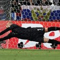 Golman fudbalske reprezentacije Srbije Rajković mora na operaciju