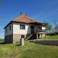 Na prodaju dve kuće na samo sat vremena od Beograda po ceni manjeg stana u prestonici: Lepe, sređene, sa novim stvarima, samo…